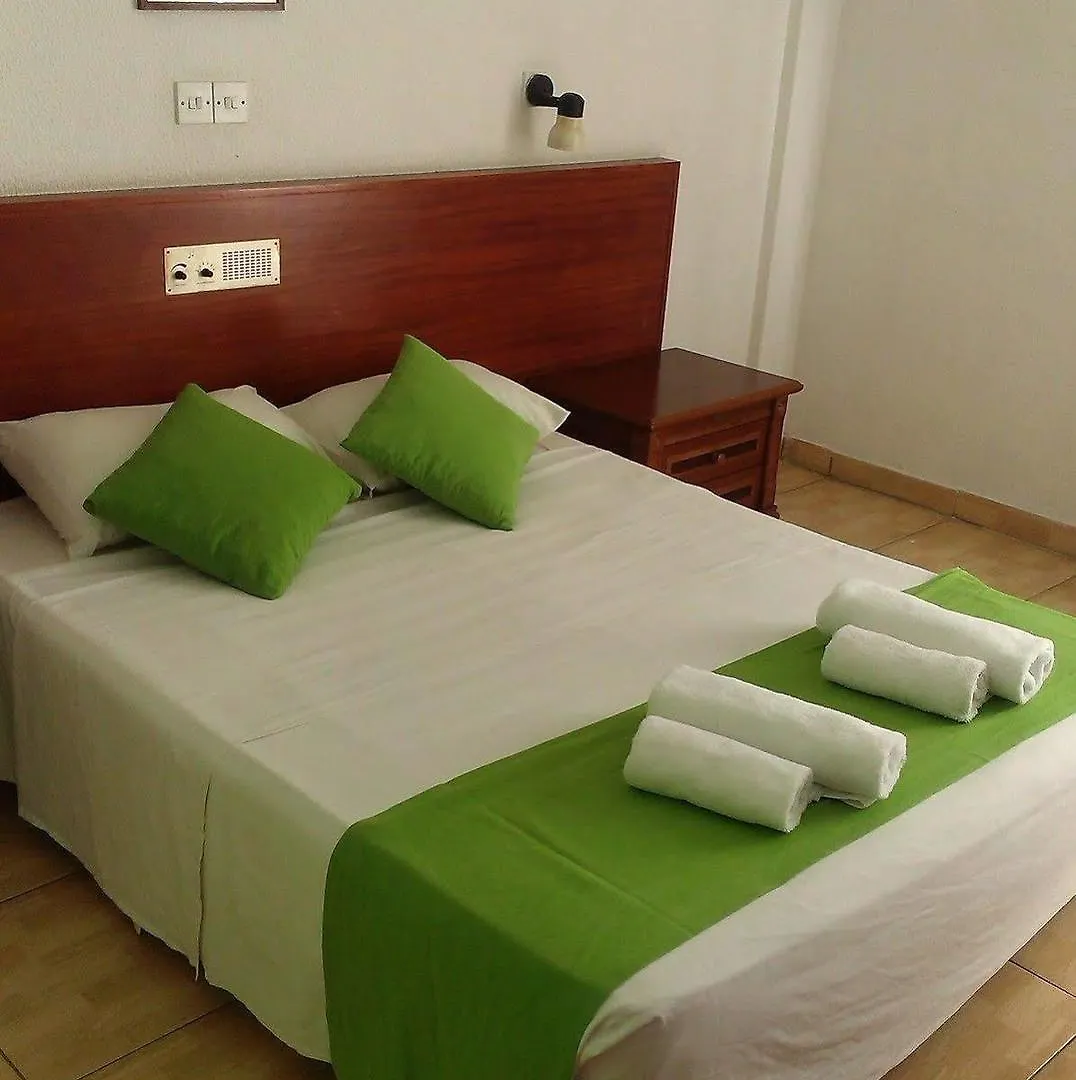 Hotel Best Western Plus Larco Larnaka 2*,