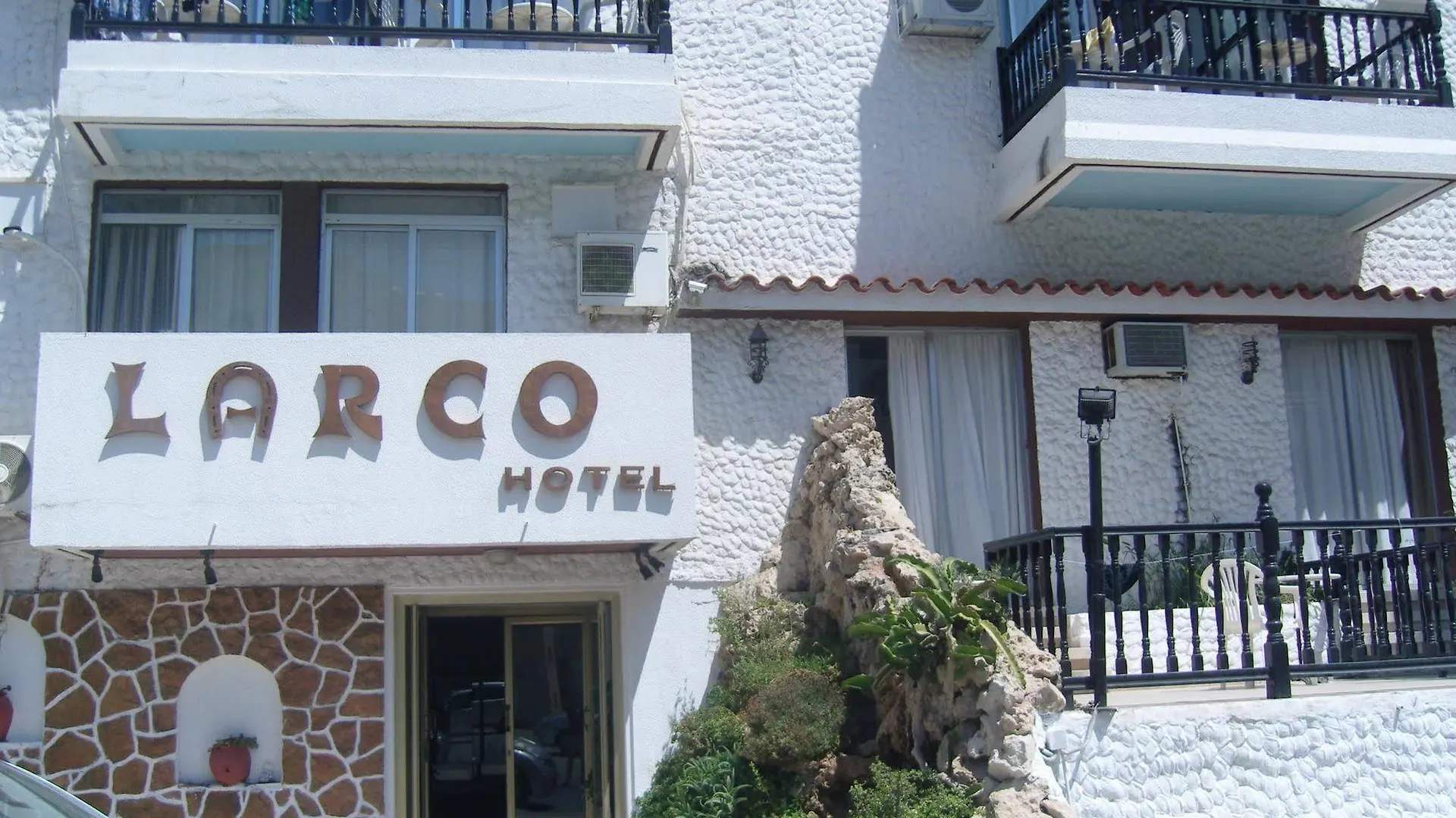 Hotel Best Western Plus Larco Larnaka 2*,